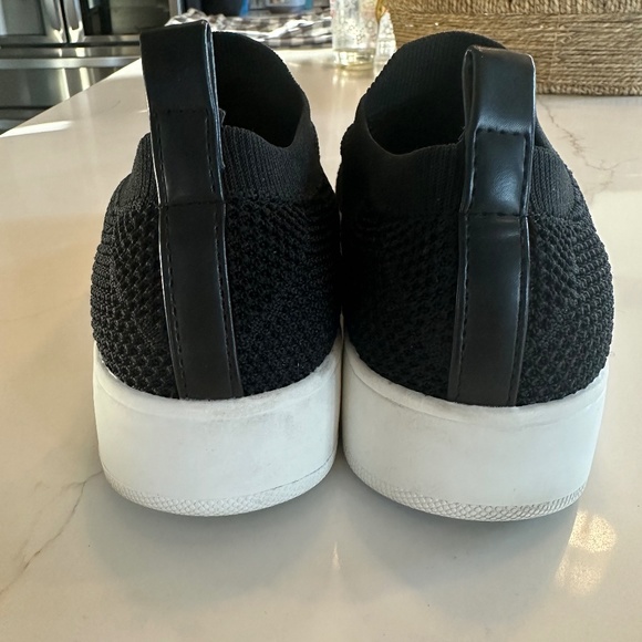 Women's Black Steve Madden Slip On Sneakers, Size 8 - Picture 7 of 7